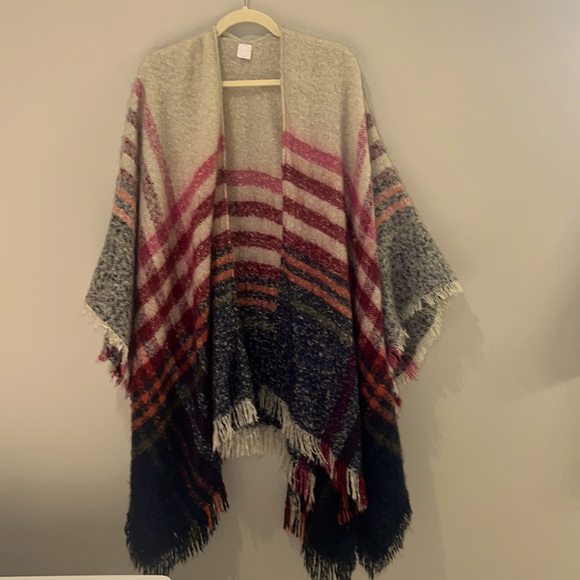 NWOT Boho Fabulous Plaid Fringed Poncho Shawl - One Size - Picture 4 of 8
